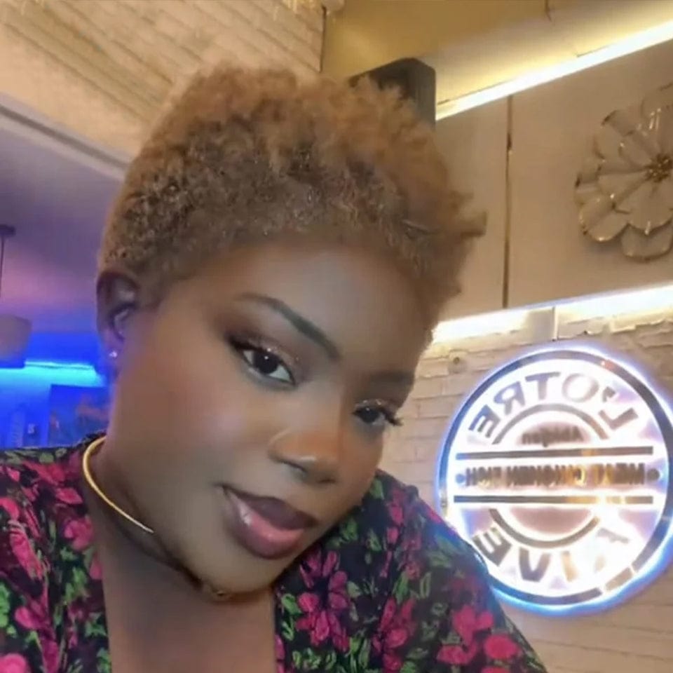 AILUXY Courte vibrante 100% Cheveux Humains Identique à l'image Perruques de luxe