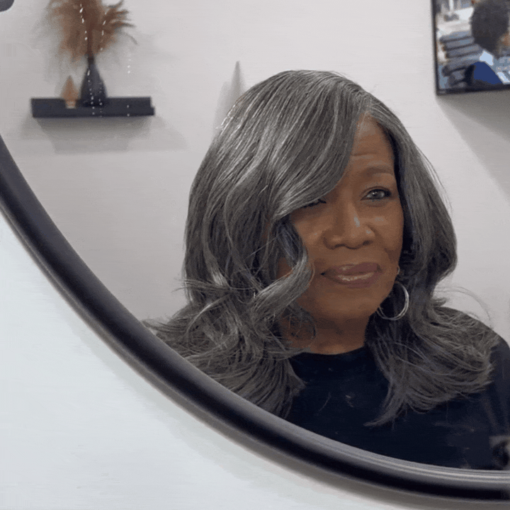 AILUXY Élégance intemporelle : Perruque gris fumée aux boucles sensuelles