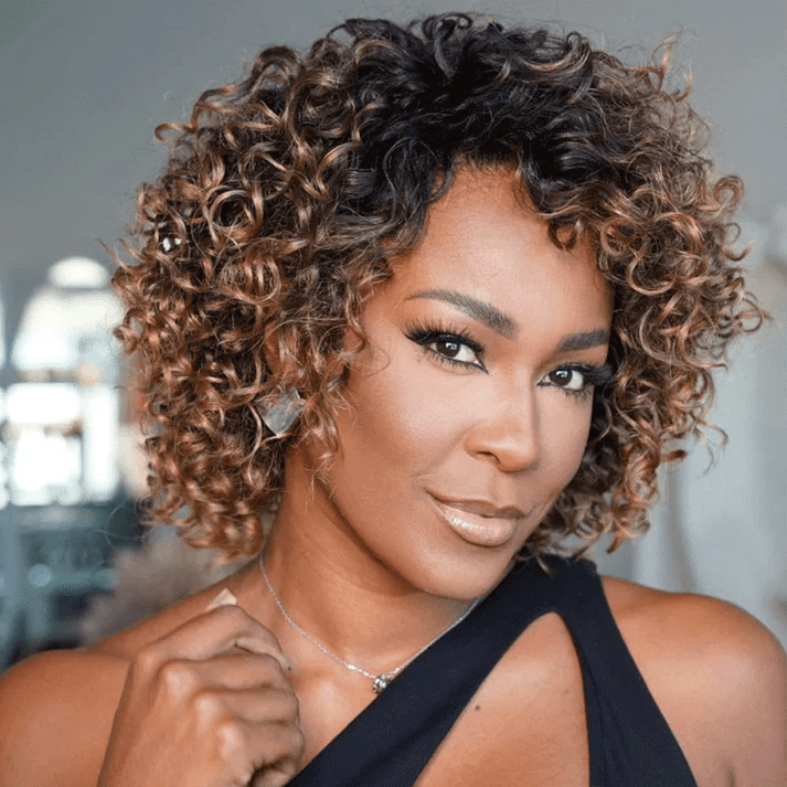 ailuxyhair-fr AILUXY 002 Ailuxy Glueless Couleur Blond Foncé Doré Ombré Perruque Sans Colle Bouclé Bob