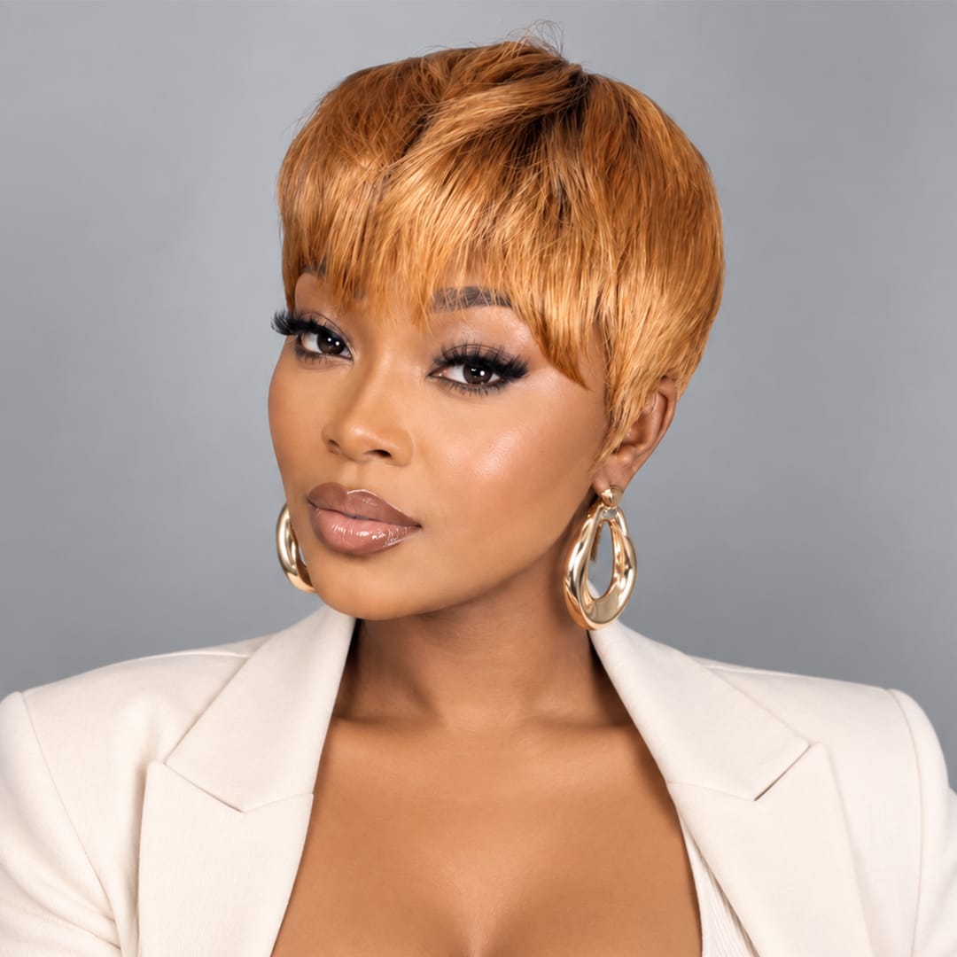 ailuxyhair-fr Identique à la photo AILUXY Perruque Pixie Court Blond Caramélisé avec Frange - Naturelle et Sans Colle