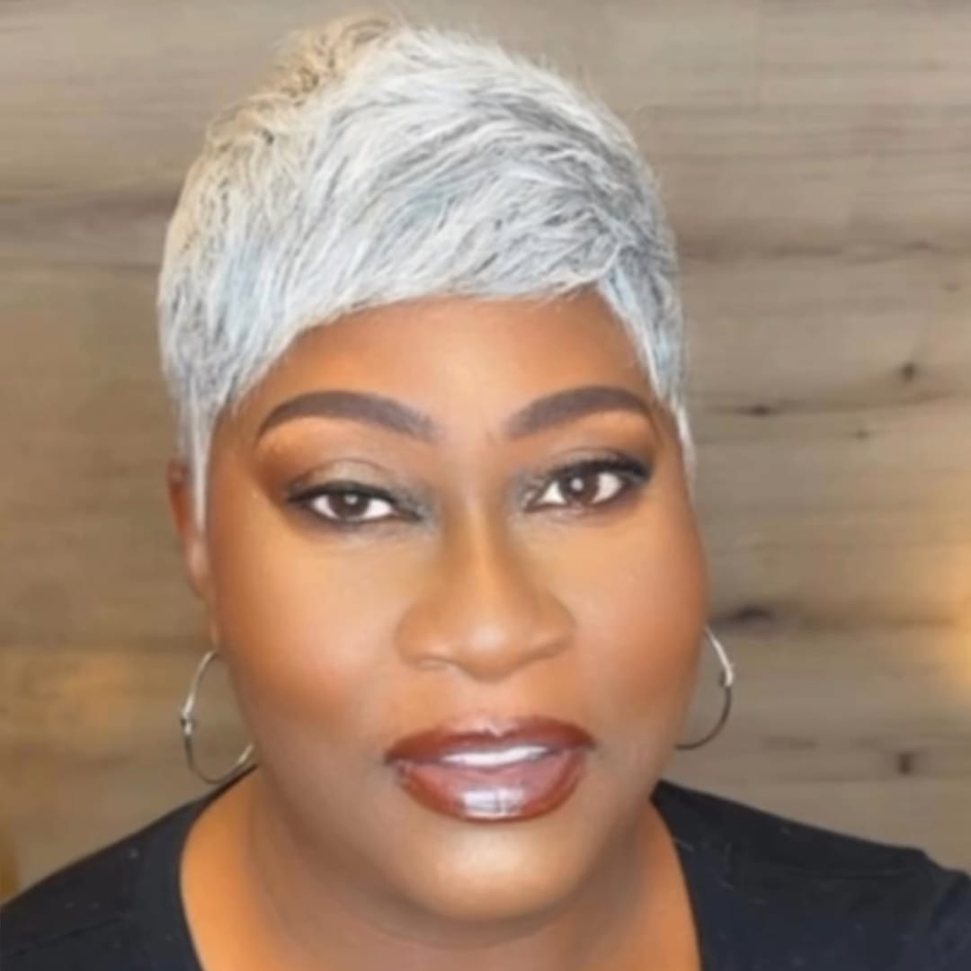 ailuxyhair-fr Identique à la vidéo AILUXY Perruque Cheveux Courts Gris Texturés Une Allure Sophistiquée au Quotidien