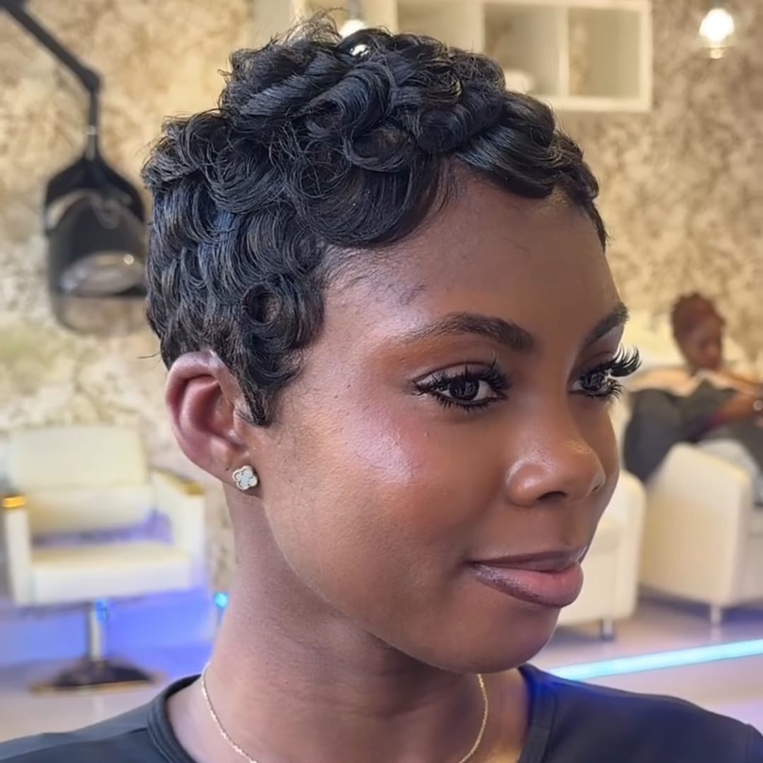 ailuxyhair-fr Perruque Coupe Pixie Identique à la phonto AILUXY Perruque Pixie à Petites Boucles Courtes Sans Colle Hair Naturel tendance et personnalisable