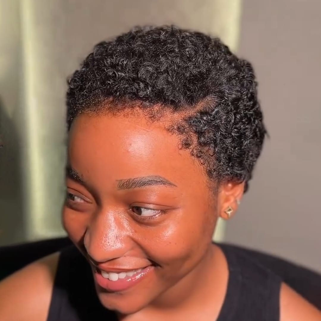 ailuxyhair-fr Perruque Coupe Pixie Identique à la photo AILUXY Perruque Courte Mini Crépue, Finition Baby Hair Naturelle, Boucles Micro-Denses ,Idéale pour Look Frais et Léger