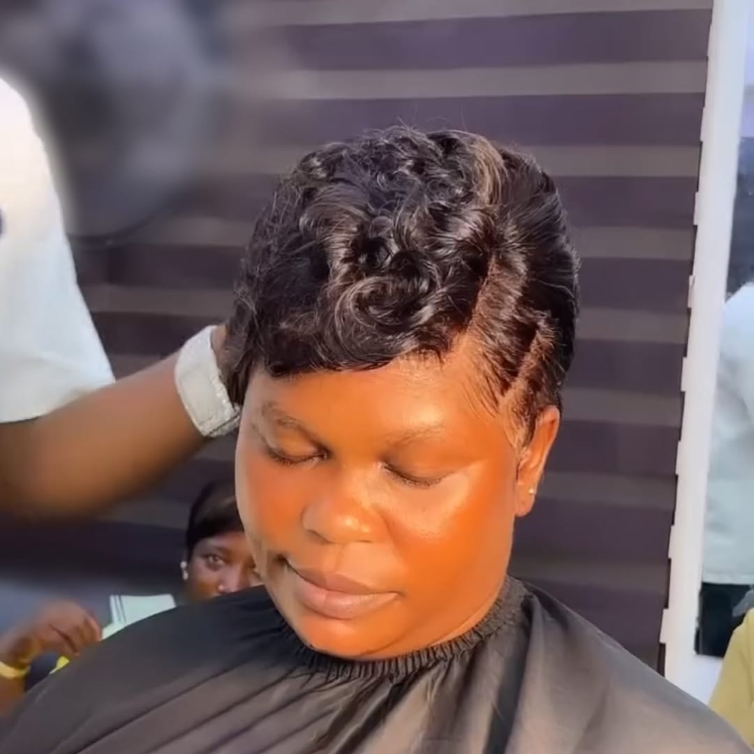 ailuxyhair-fr Perruque Coupe Pixie Identique à la photo AILUXY Perruque Pixie Cheveux Humains Courts Bouclés Noirs - Style Élégant et Pratique