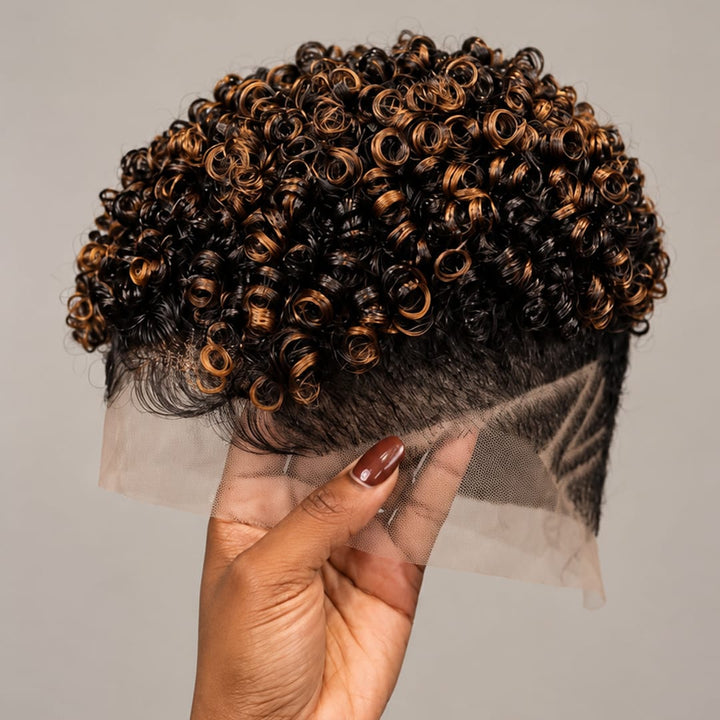 ailuxyhair-fr Perruque Coupe Pixie Identique à la photo AILUXY Perruque Pixie Cheveux Humains Kinky Curly Courte, Mèches Highlights Caramel, Dentelle Full Lace, Boucles Serres Naturelles pour Femme Noire