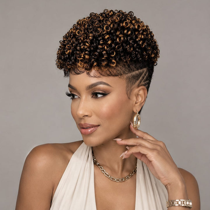 ailuxyhair-fr Perruque Coupe Pixie Identique à la photo AILUXY Perruque Pixie Cheveux Humains Kinky Curly Courte, Mèches Highlights Caramel, Dentelle Full Lace, Boucles Serres Naturelles pour Femme Noire