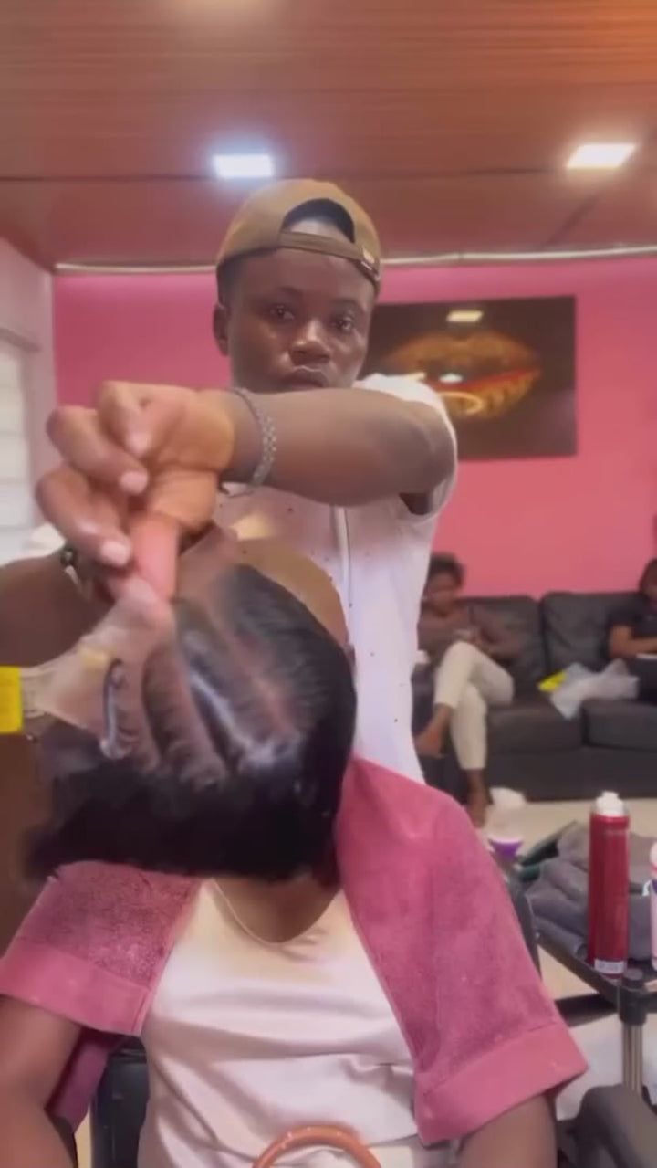 AILUXY Perruque Pixie Style Pompadour Lisse, Coiffure Structurée et Polie, Part Latérale et Ondulations Douces, Facile à Porter pour un Look Classique et Audacieux