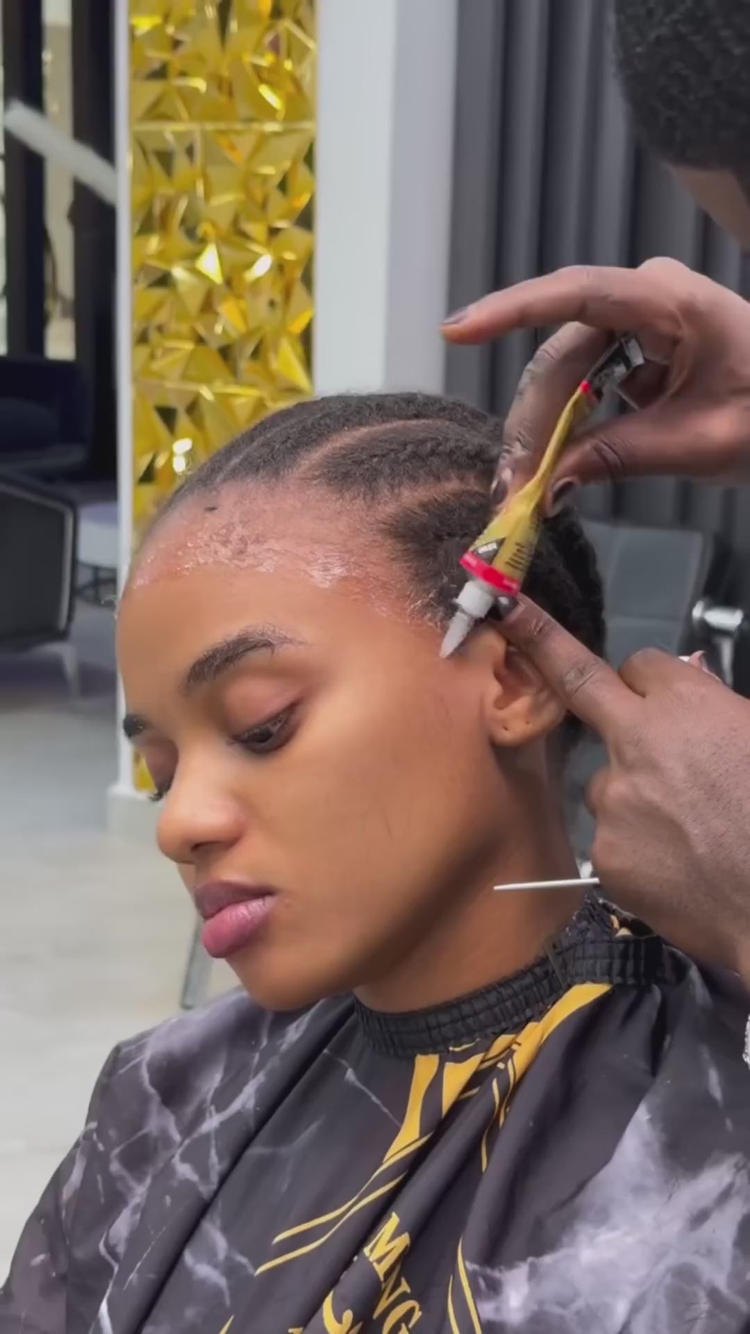 AILUXY Perruque Pixie Courte Lisse à Effet Brillant Avec 13x4 Lace, Coiffure Épurée et Moderne, Installation Rapide Sans Colle, Idéale pour un Style Audacieux et Élégant