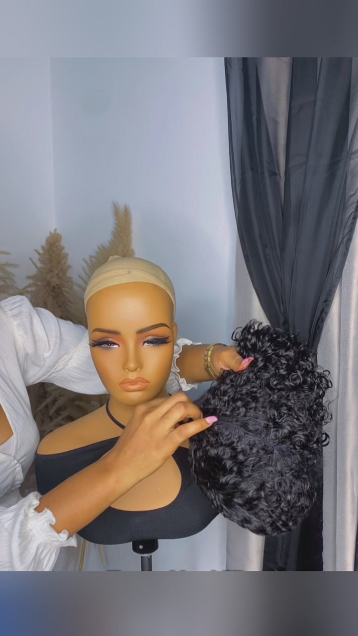 AILUXY Perruque Courte Boucles Kinky Noire, Volume Naturel Parfait