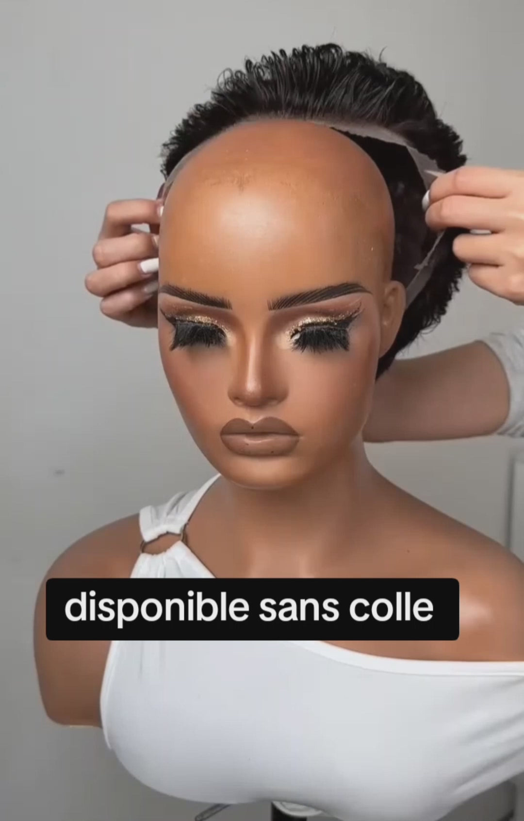 AILUXY Perruque Pixie Courte  à Ondulation Sculptée , Avec 13x4 Lace Front Invisible,  Finition Effet Vernis, Coupe Ancienne Distinguée