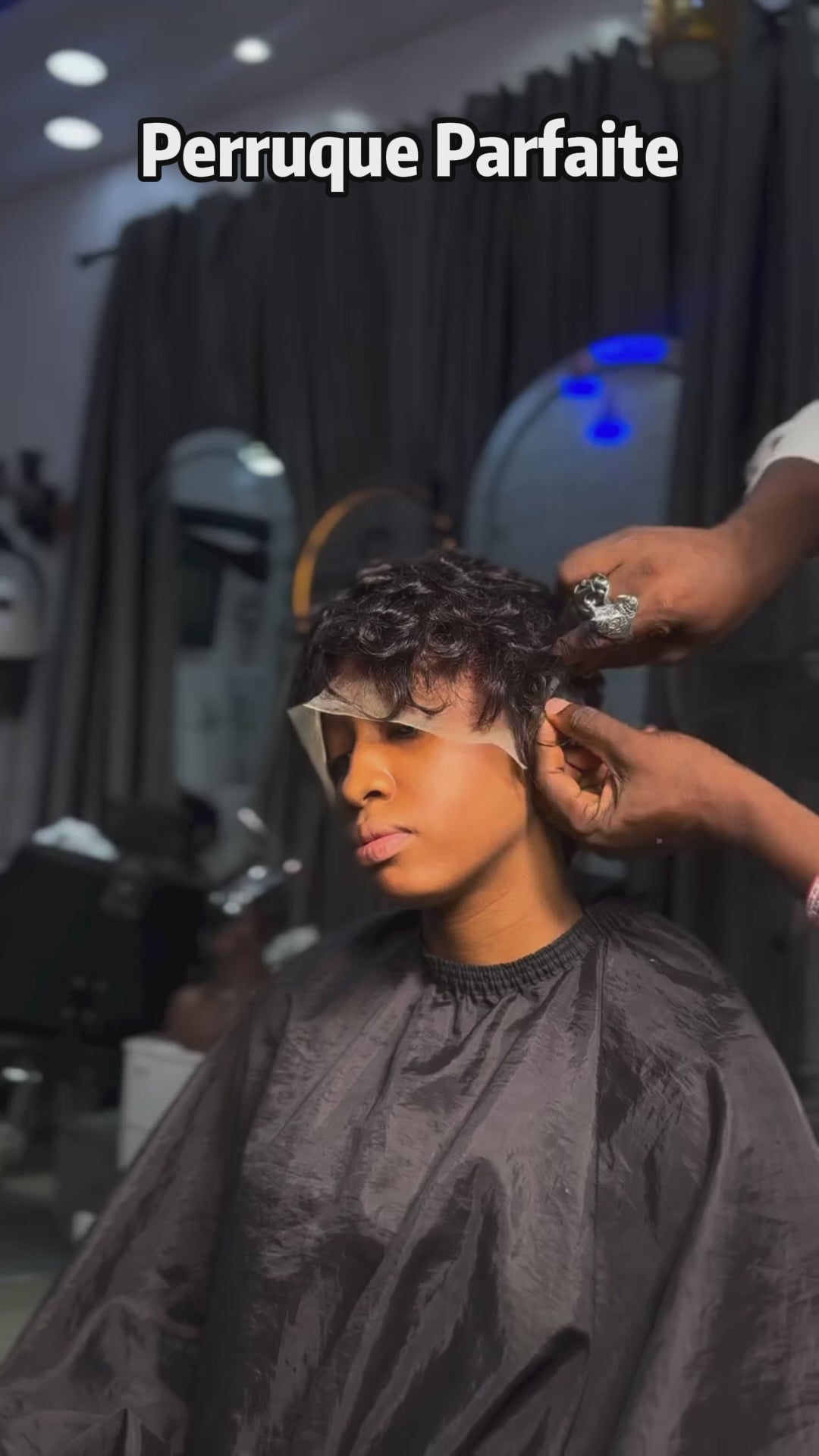 AILUXY Perruque Glueless Coupe Lutin Bouclée Noire, Installation Rapide en 1 Minute