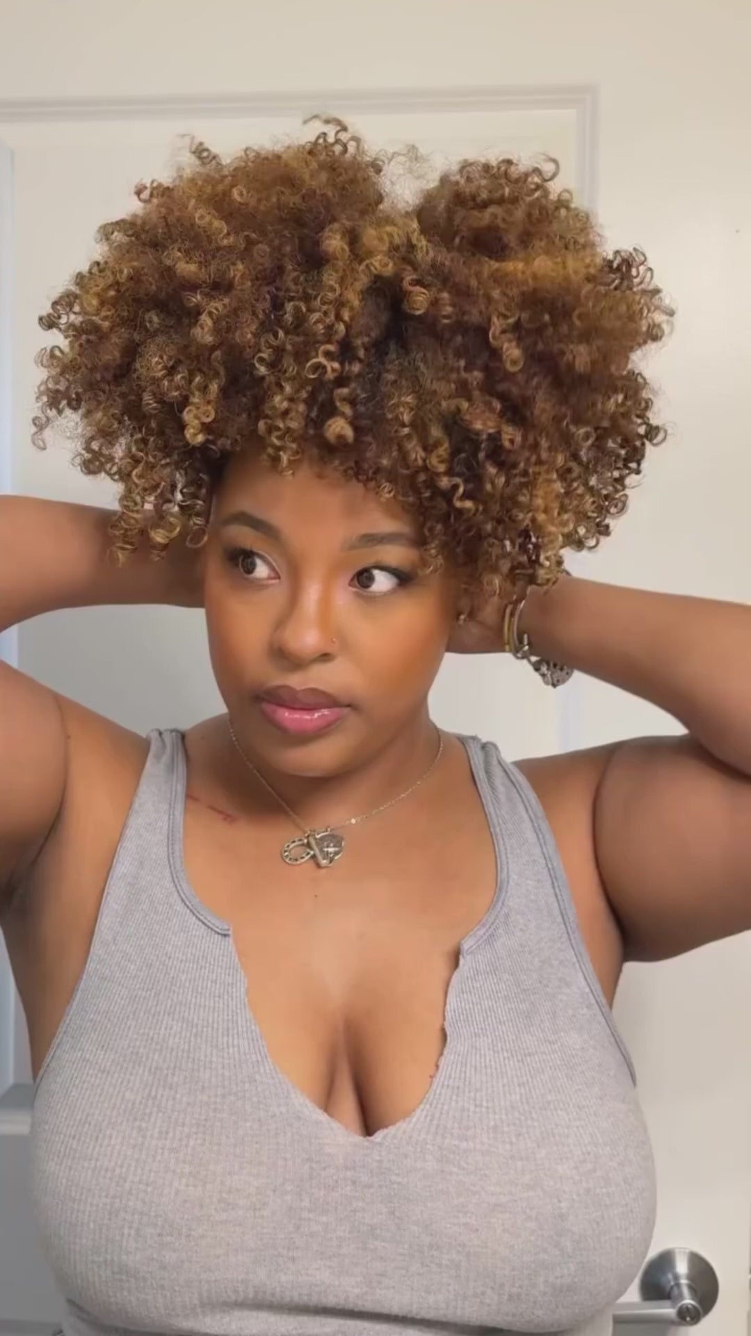 AILUXY Perruque Bob Avec Frange Afro Curly Sans Colle Volume Parfait, Couleur Caramel Magnifique